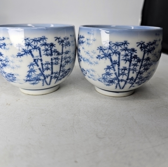 A pair of sake cups/soy‎ sauce dishes - Picture 3 of 5